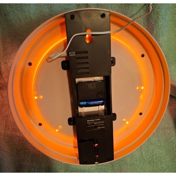 Disney Princess Neon Wall Clock Pink Glow Box 2005 Cinderella Snow White Belle.. - Picture 9 of 16